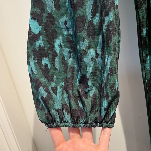 Pull&Bear Gorgeous green leopard like print maxi dress with slit - Picture 4 of 7